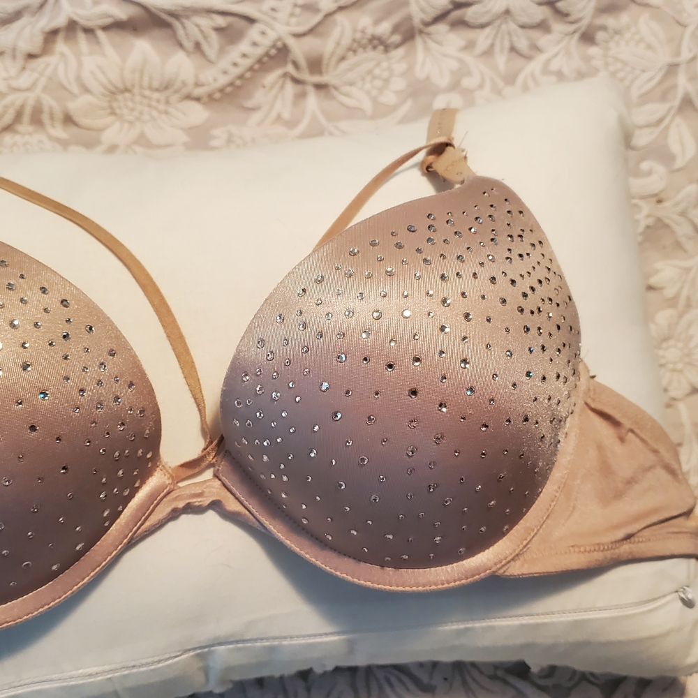 There Are Now TWO La SENZA Hello Sugar Add 2 Cups Push Up Bras 36A In Listing :)